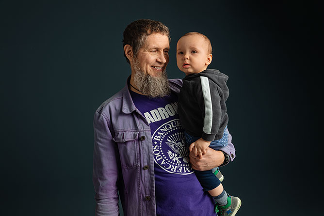 Robert Antelman mit Baby